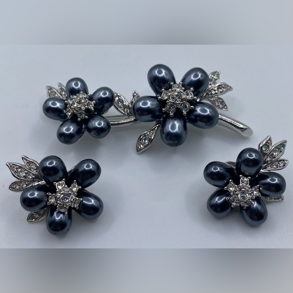 Nolan Miller Grey "Pearls in Bloom" Faux Pearl Crystals Floral Brooch & Earrings - Picture 6 of 7